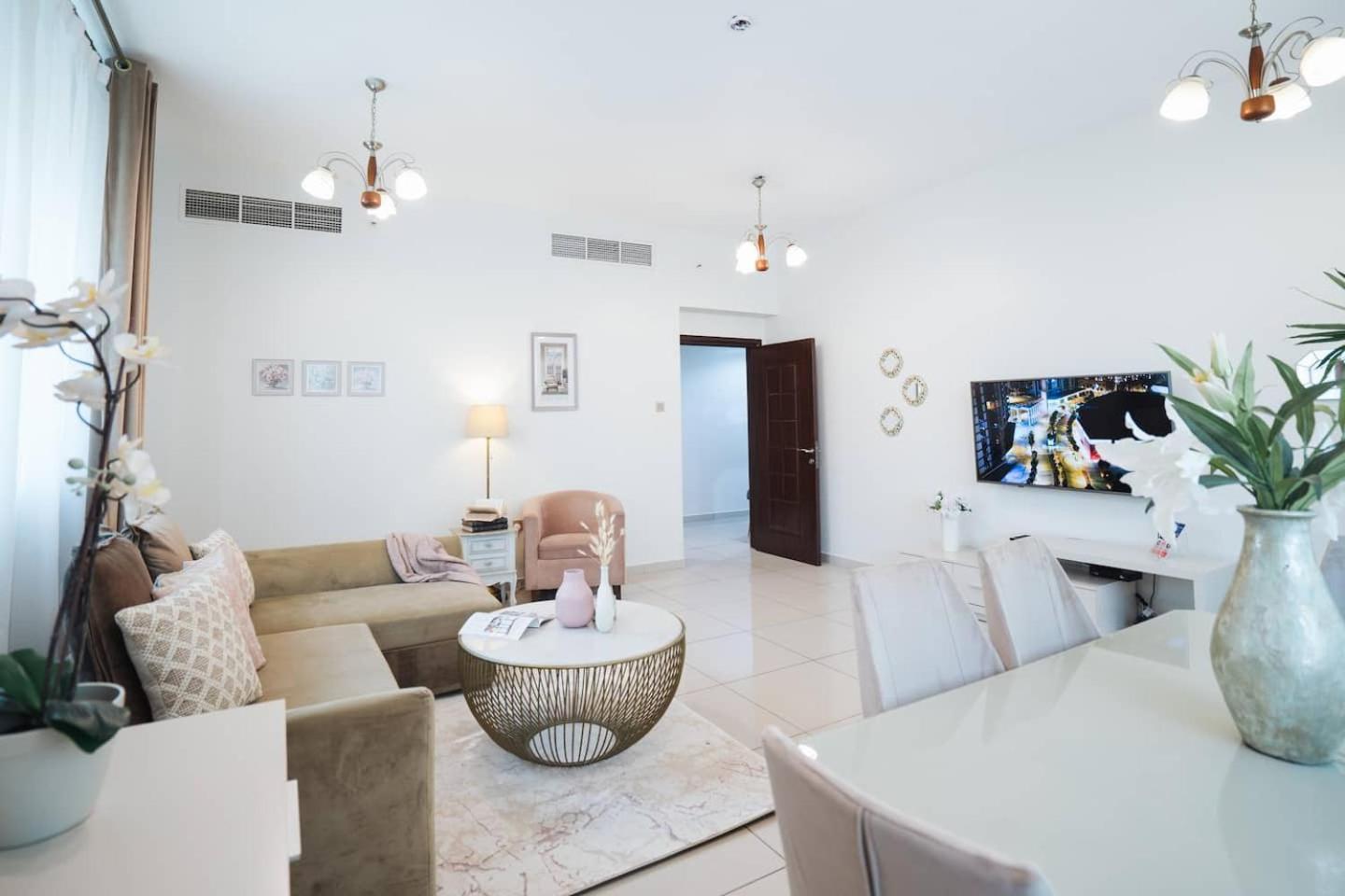Charming Warm Suite With Amazing Views Of The City Dubai Esterno foto
