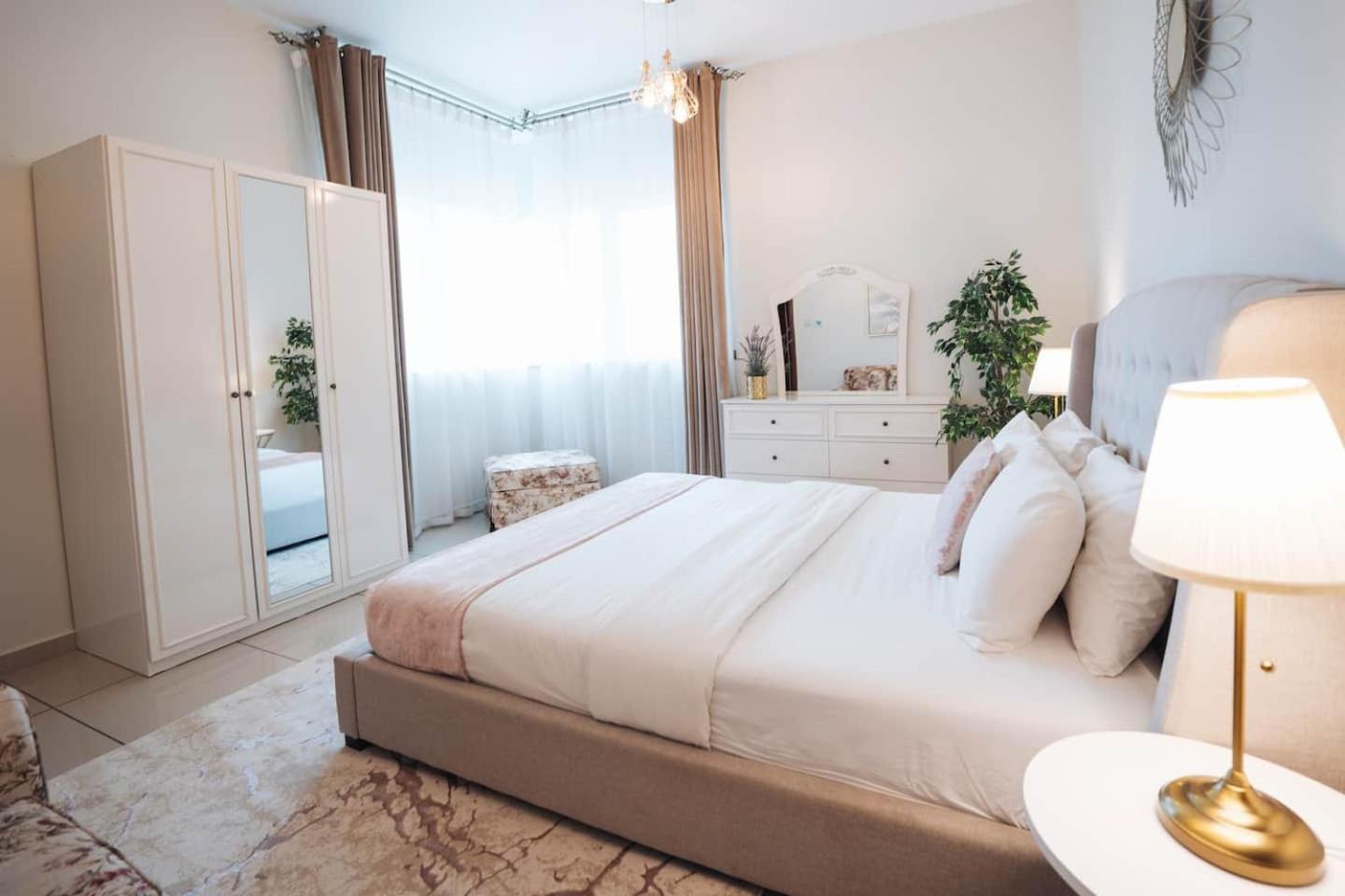 Charming Warm Suite With Amazing Views Of The City Dubai Esterno foto