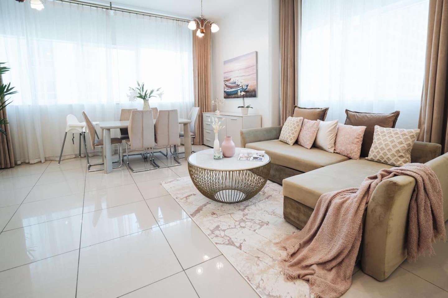 Charming Warm Suite With Amazing Views Of The City Dubai Esterno foto