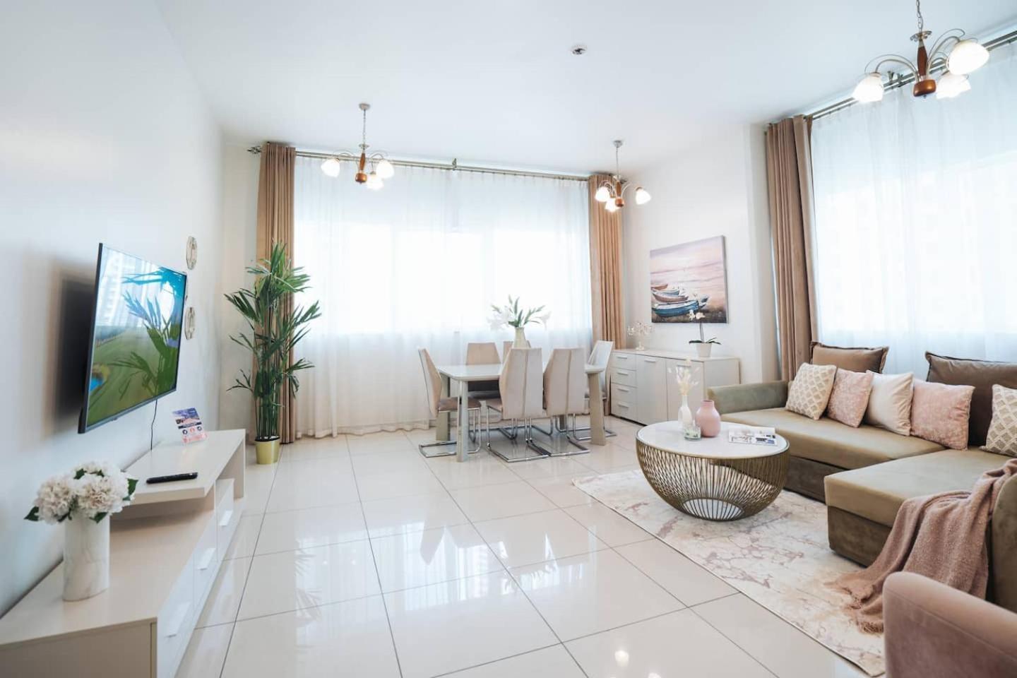 Charming Warm Suite With Amazing Views Of The City Dubai Esterno foto