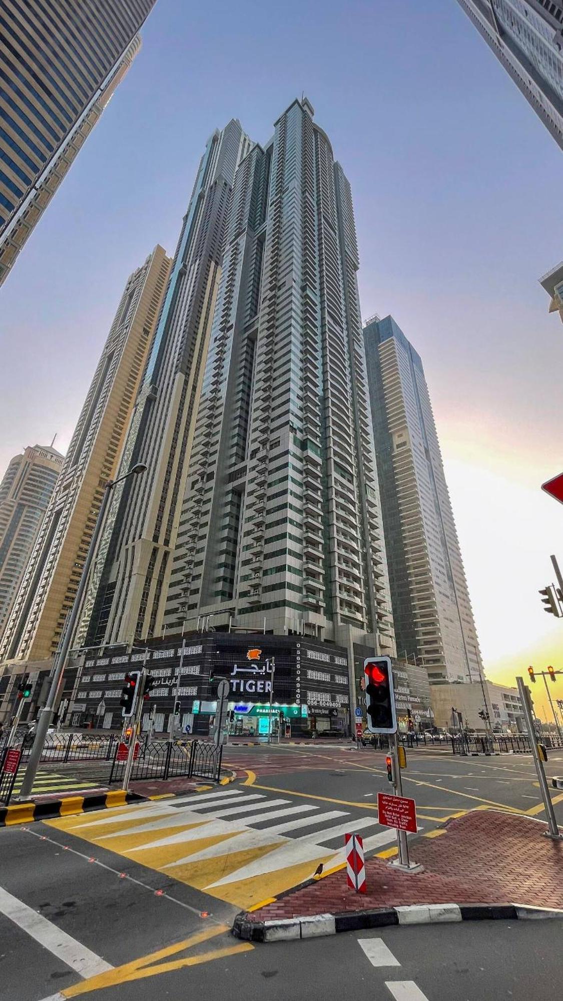 Charming Warm Suite With Amazing Views Of The City Dubai Esterno foto